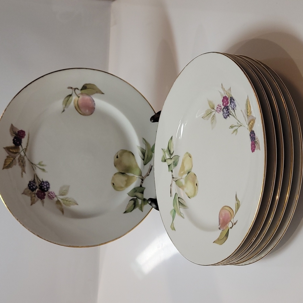 Royal worcester evesham gold trim plate 8" made in England  used   6 pla…